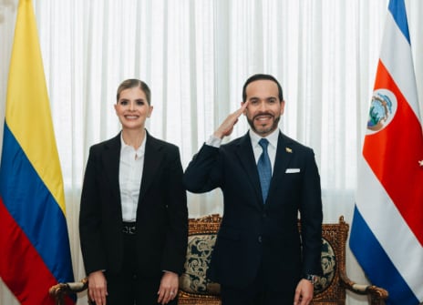 Reunión del presiendente Aberlardo de la Espriella junto a la presidenta Laura Fernandez.