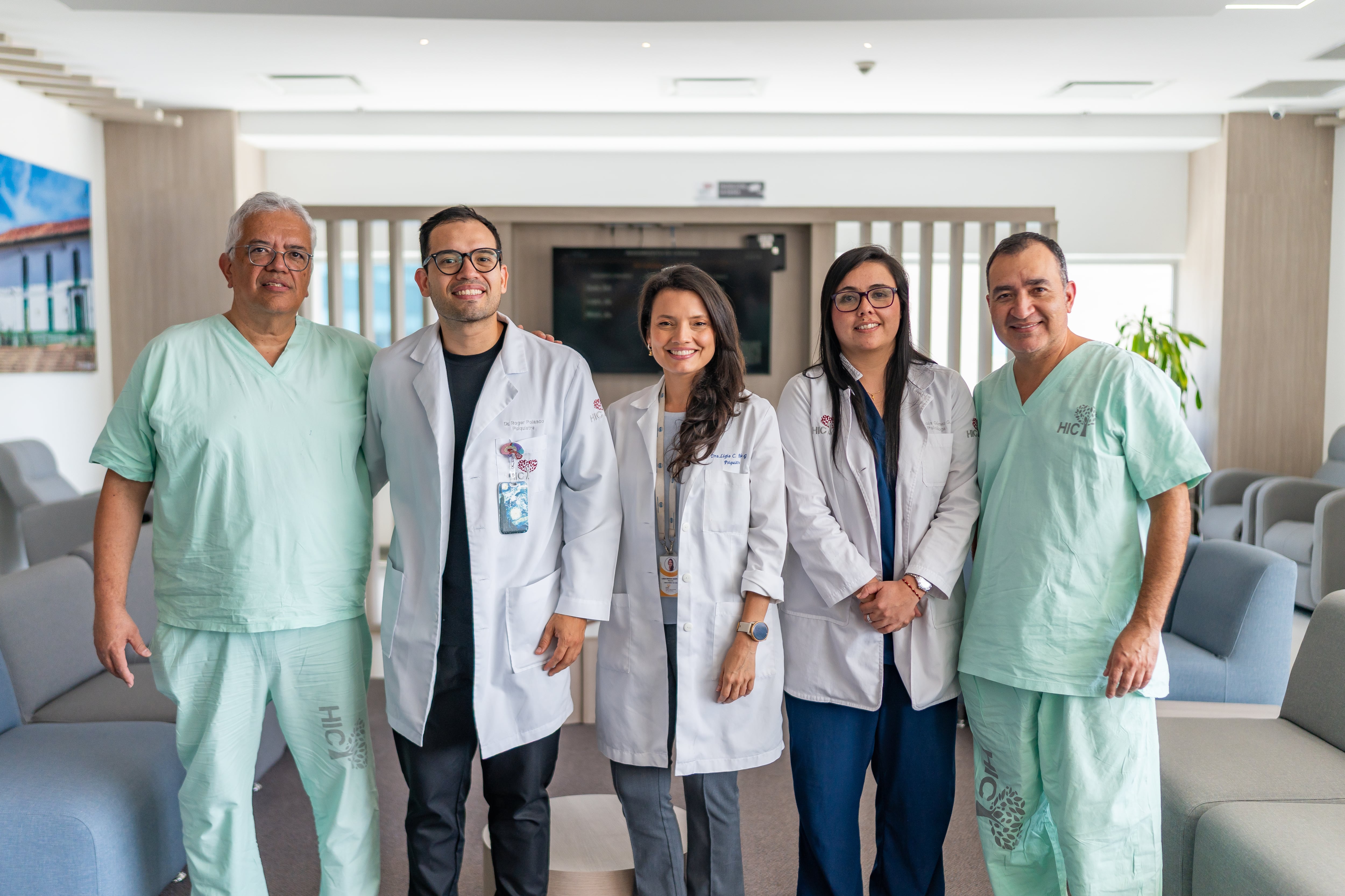 El Centro de Excelencia está liderado por: Iván Freire, neurocirujano; Roger Polanco, psiquiatra; Ligia Rueda, psiquiatra; Paola Gómez, psicóloga; Libardo Bastidas, neurocirujano.
