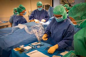 La mujer se sometió a una cirugía que duró 4 horas