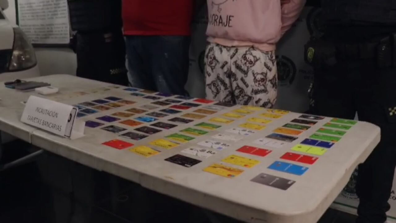 Descubren a delincuentes en el momento en que subían a dos hombres a una camioneta tras suministrarles escopolamina en Bogotá