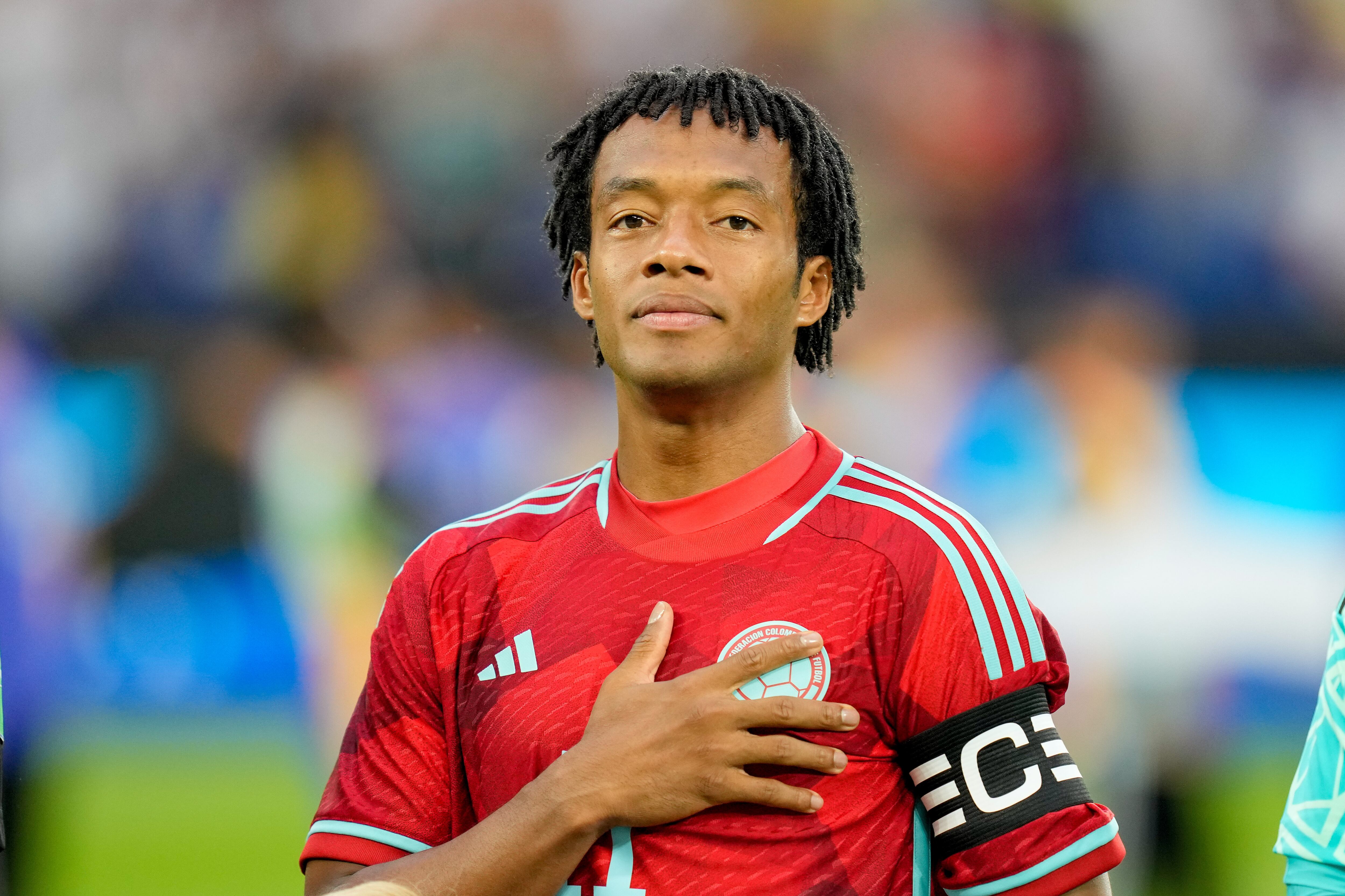 Juan Guillermo Cuadrado luciendo la cinta de capitán de la Selección Colombia