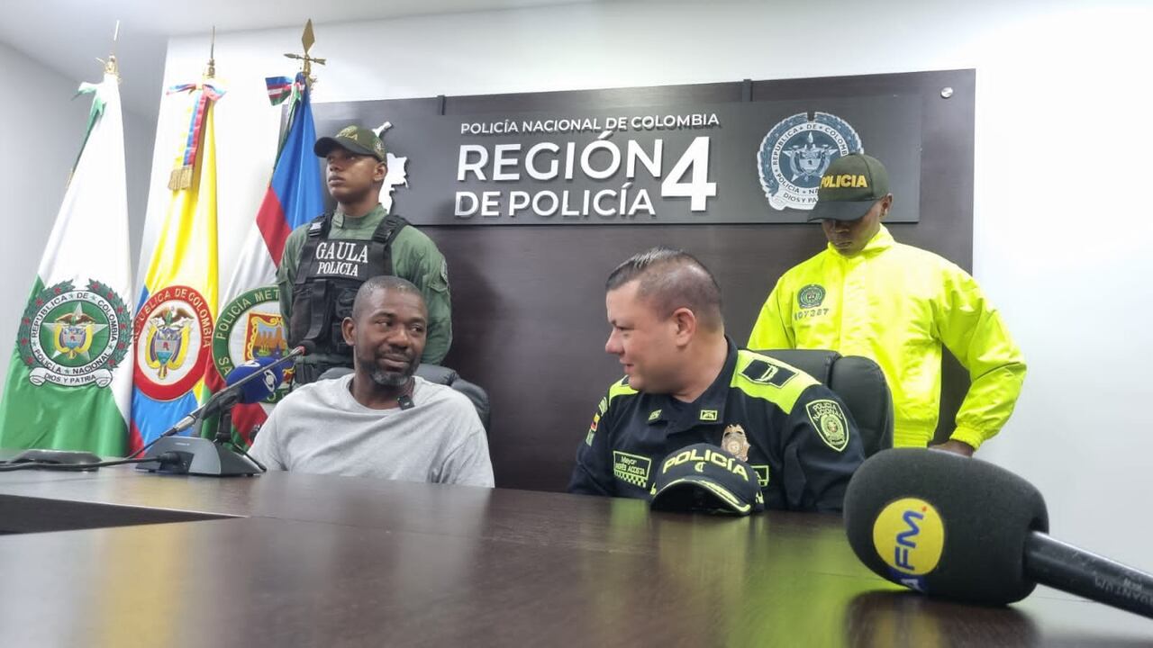 El padre de la menor Michelle Dayana Gonzalez, el señor Genaro González (izquierda), en rueda de prensa desde Cali.