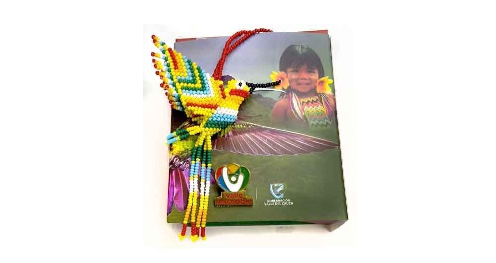 Las delegaciones recibirán un colibrí como suvenir.