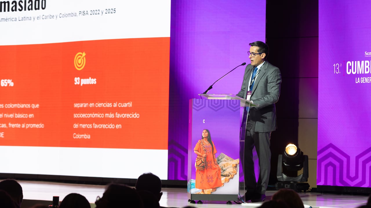 Rodrigo Peñailillo, gerente regional del Norte Andino y Panamá, y representante de CAF.