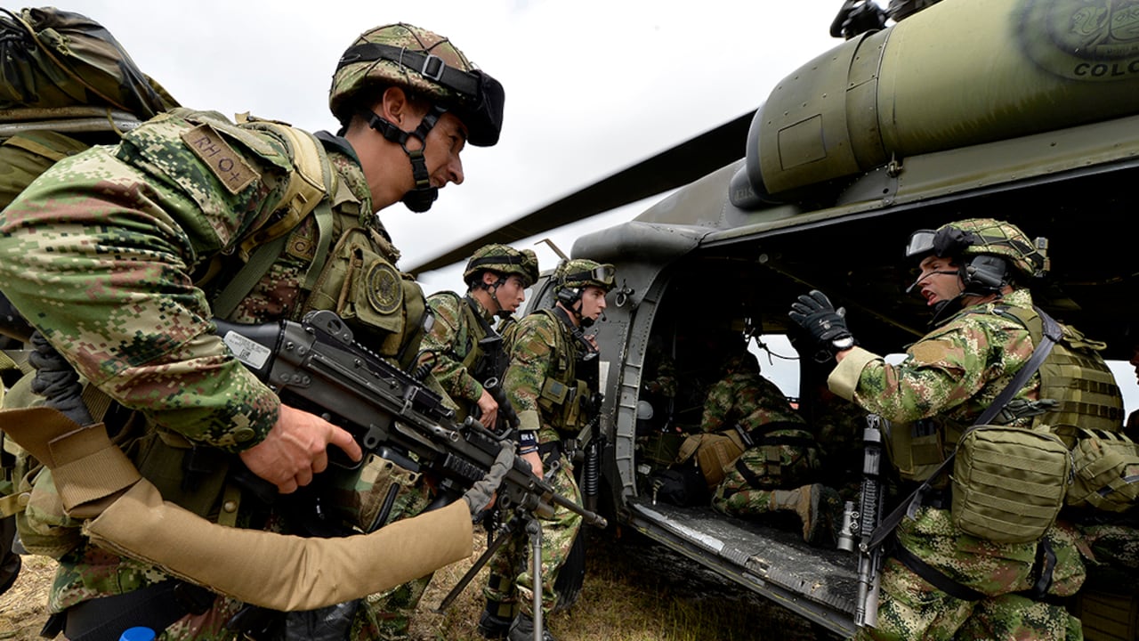 Un informe advierte una disminución progresiva de los operativos adelantados por el Ejército.