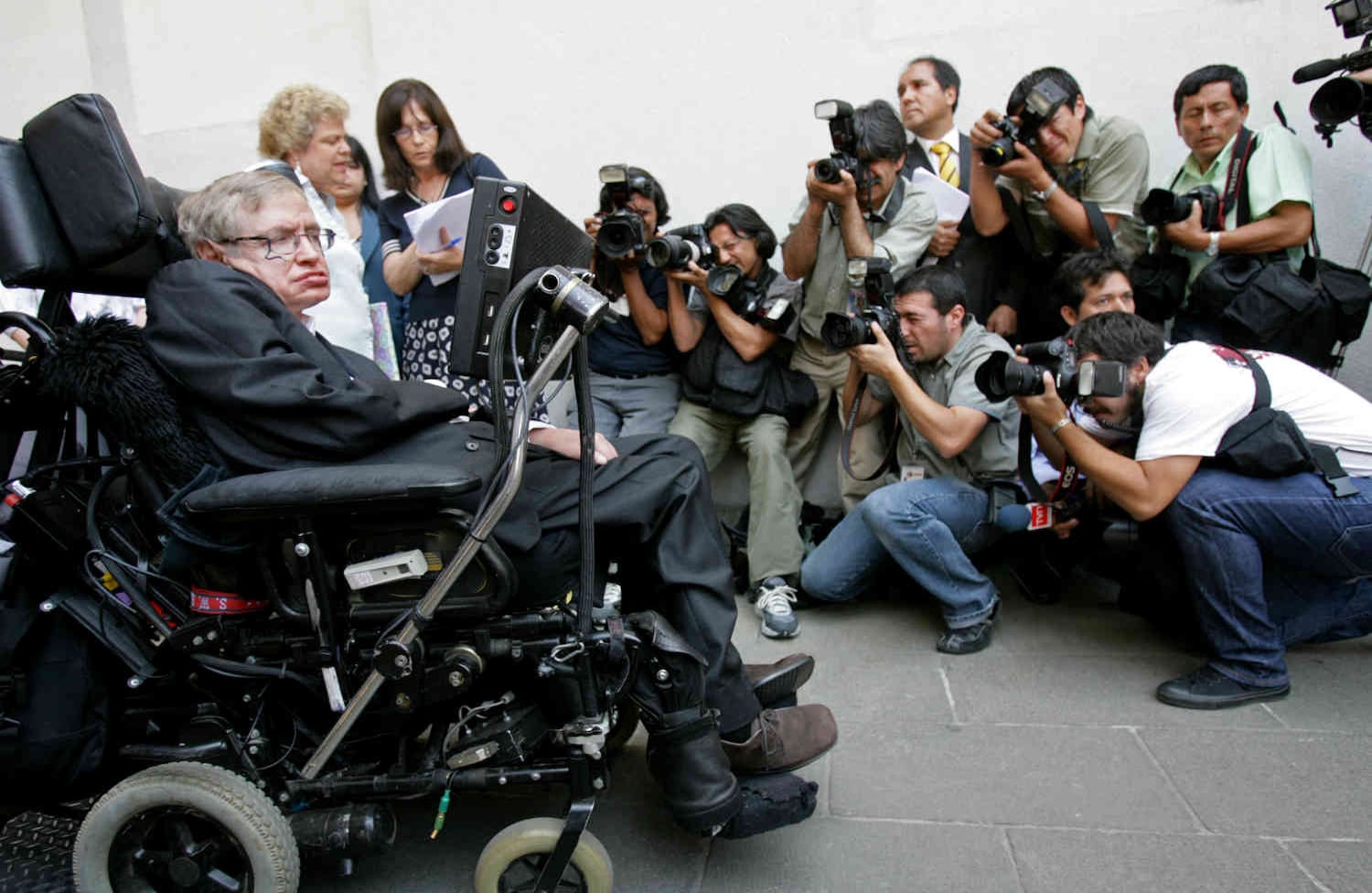  Enero de 2008. Conferencia de prensa de Hawking en el palacio presidencial de La Moneda en Santiago de Chile después de reunirse con la presidenta Michelle Bachelet. AFP