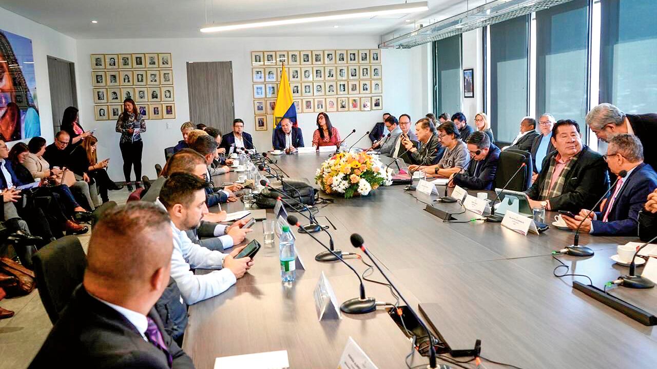 El Ministerio de Trabajo dice que el alza que se está negociando beneficia a más de 12 millones de trabajadores que devengan hasta un salario mínimo.
		