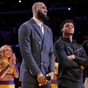 LeBron James y sus hijos Bronny y Bryce.