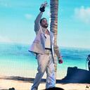 El cantante se llevó el premio a mejor artista del año en los premios MTV