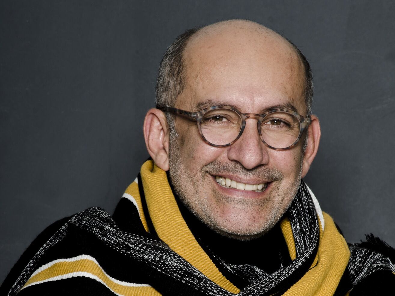 “Hacer ropa para televisión o moda es un acto de responsabilidad”: Diego Guarnizo, diseñador de moda