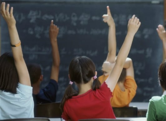 En la regulación de alzas del ministerio de Educación solo se incluyen las pensiones. Los ajustes por servicios de alimentación, transporte y extracurriculares no están reglamentados en esa norma.