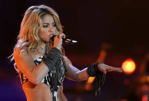 JOHANNESBURGO, SUDÁFRICA - 10 DE JUNIO: La cantante colombiana Shakira se presenta en el Concierto de celebración del lanzamiento de la Copa Mundial de la FIFA en el Estadio de Orlando el 10 de junio de 2010 en Soweto, Sudáfrica. (Foto de Paul Gilham - FIFA / FIFA a través de Getty Images)