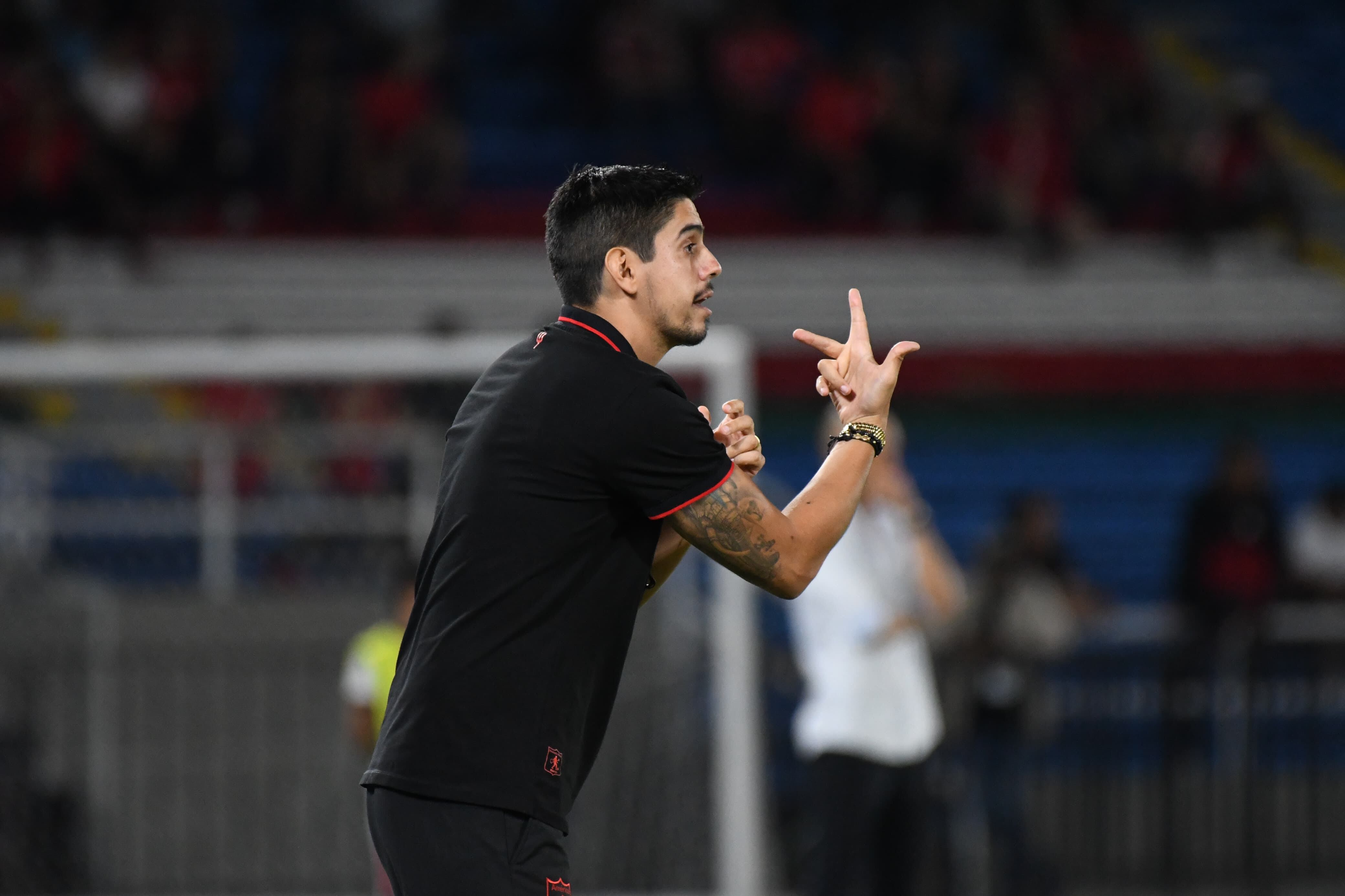 Jorge Rodrigo da Silva, asistente técnico del América de Cali durante el partido contra Millonarios.