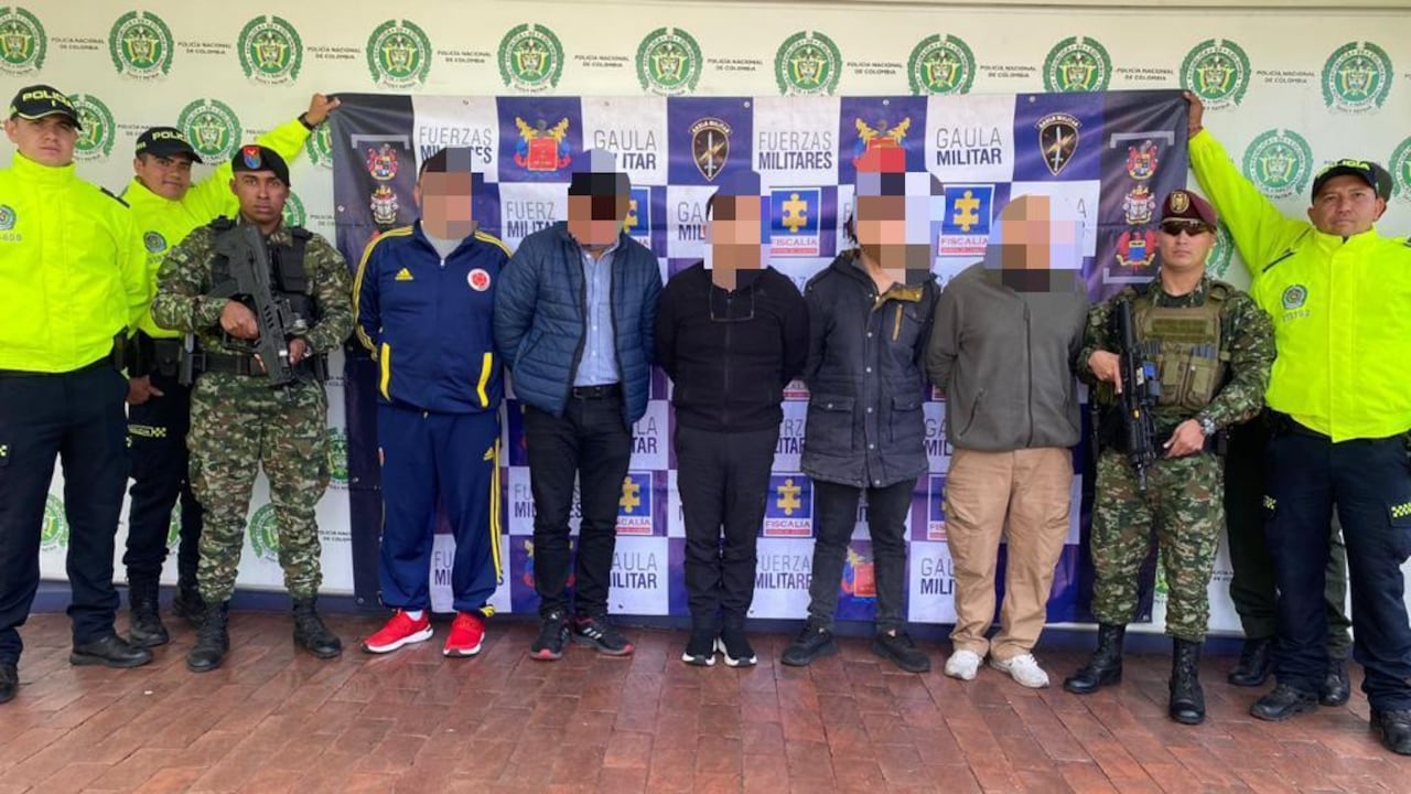 Atención: capturan a dos coroneles activos del Ejército por corrupción en trámites de libretas militares; hay otros 12 detenidos.