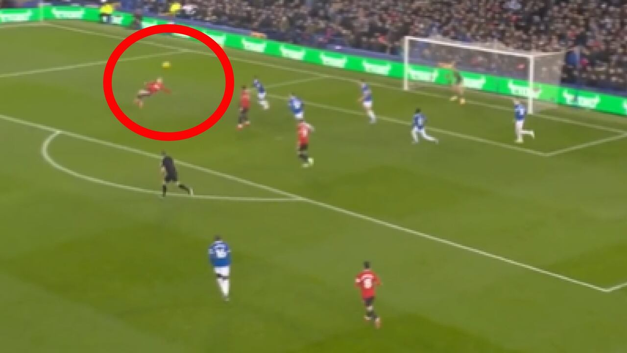 El Manchester United abrió el marcador contra el Everton en la Premier League.
