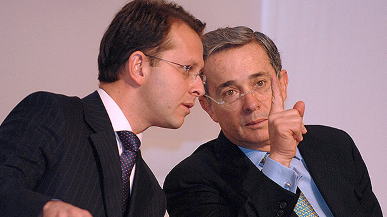 Arias (izq.) se desempeñó como ministro de Agricultura en el Gobierno de Uribe.