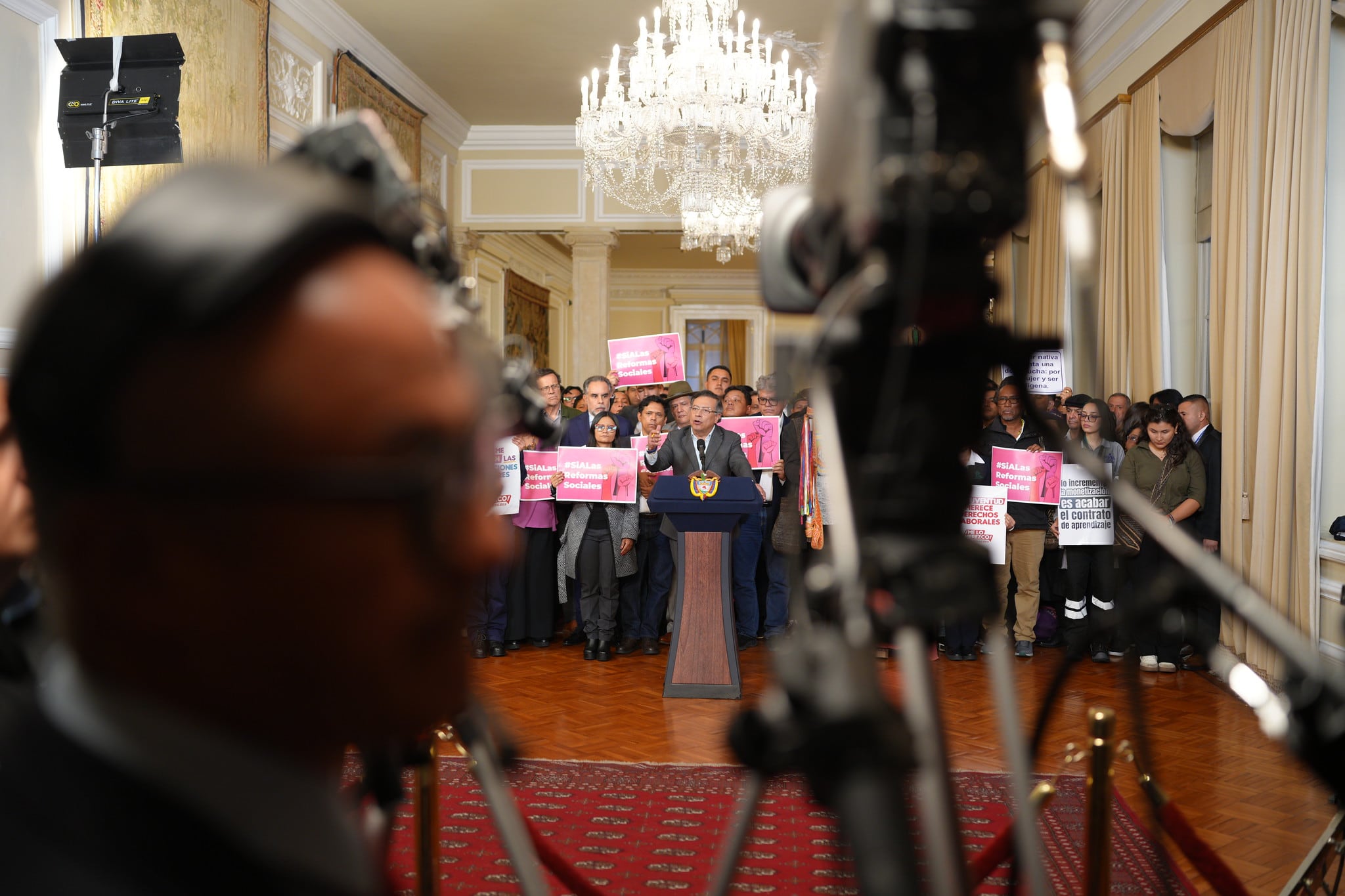 El presidente, Gustavo Petro, anunciando en la Casa de Nariño, en Bogotá, que llevará a las urnas sus proyectos de ley