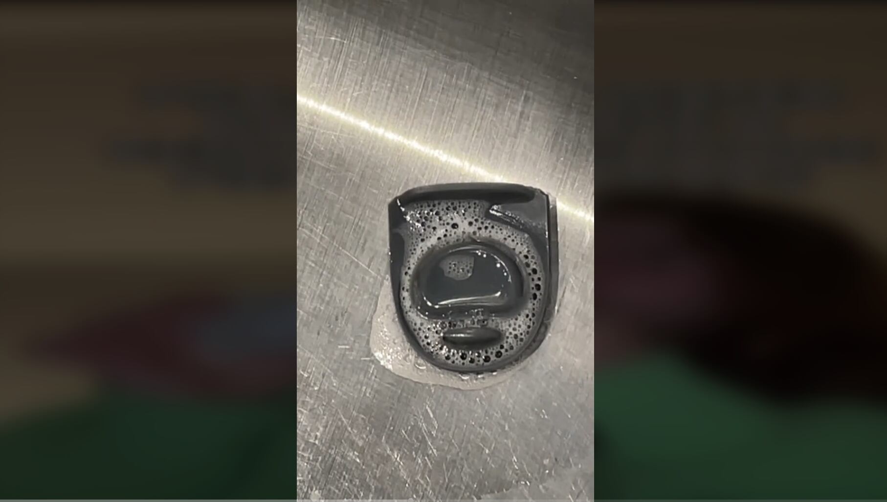 La zona del plástico tenía gran cantidad de moho, según contó la joven.