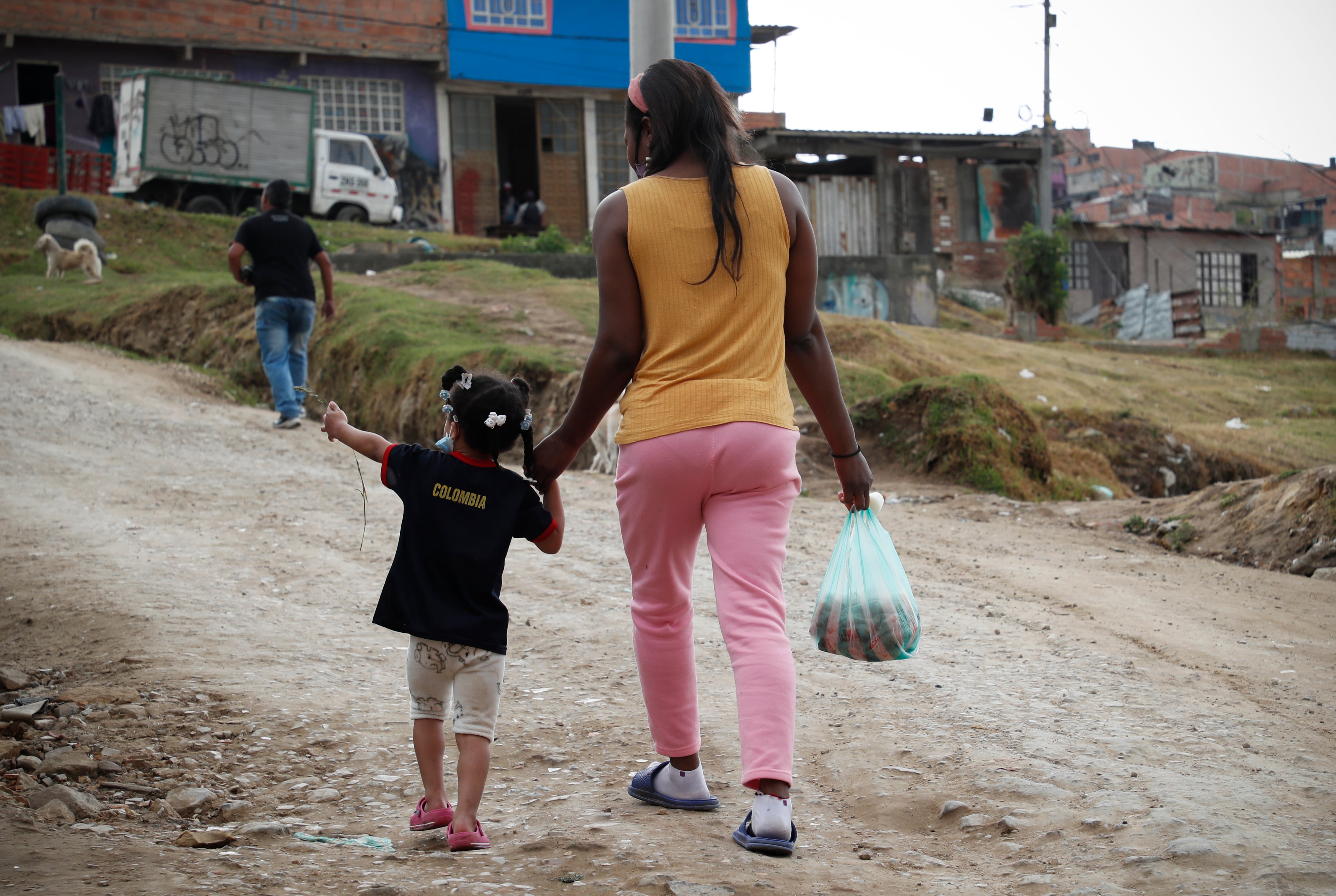 Pobreza familias vulnerables
niños mal alimentados
carestía
pobreza extrema
hambre
canasta familiar
precios altos
inflación
Soacha febrero 9 del 2022
Foto Guillermo Torres Reina / Semana