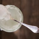 El aceite de coco prensado en frío es una de las mejores fuentes de grasas saludables.