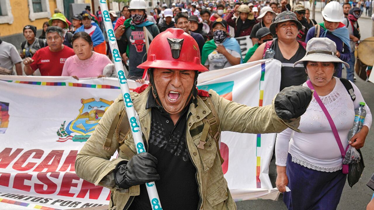 Sigue la crisis en Perú, y con dos rechazos al intento de adelanto de elecciones esta semana, el panorama parece oscuro. La presidenta Dina Boluarte está en el ojo del huracán.
