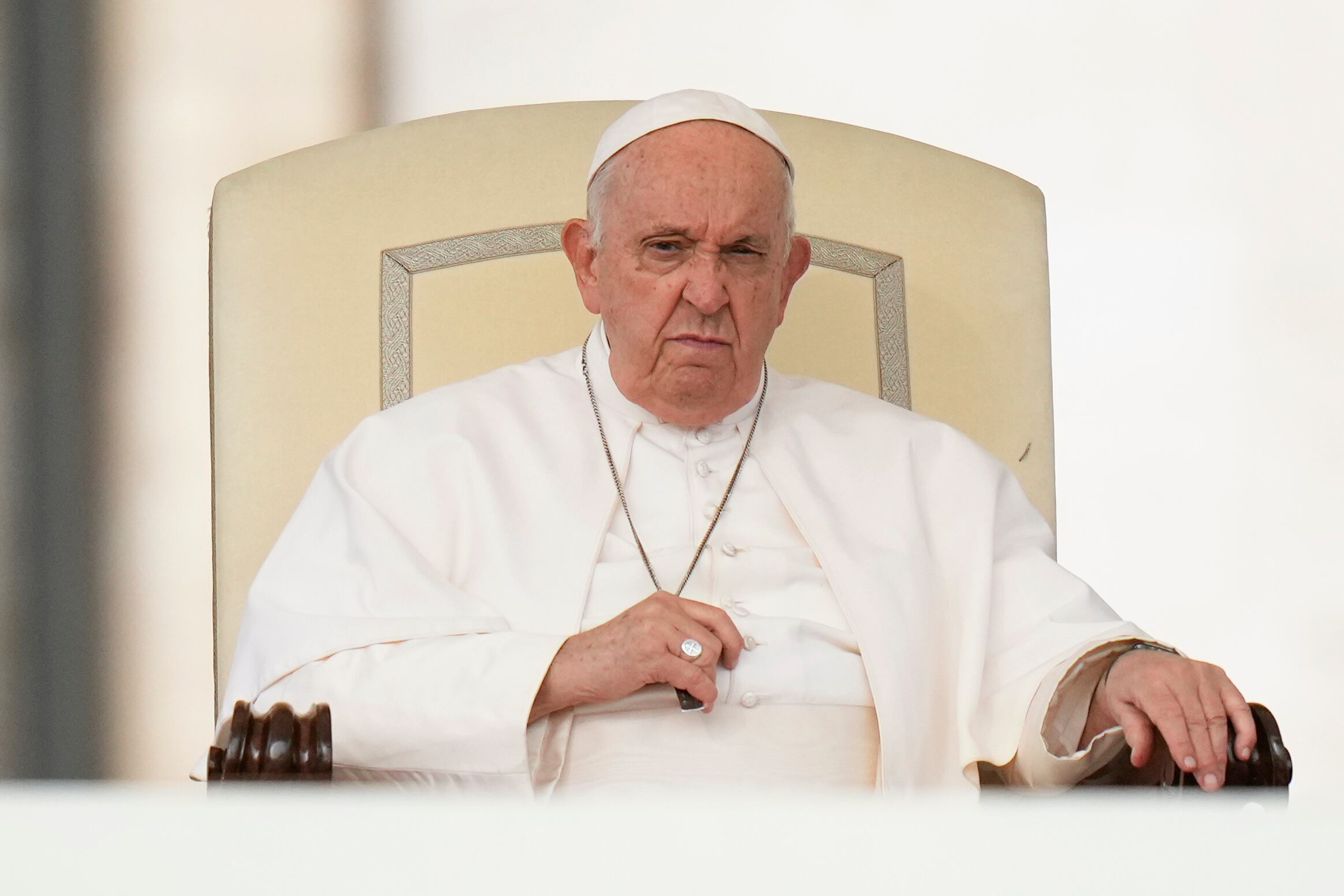 El Papa Francisco durante su audiencia general semanal en la Plaza de San Pedro en el Vaticano, el 18 de octubre de 2023. El martes 24 de octubre de 2023, el Papa aceptó la renuncia de un obispo polaco cuya diócesis ha sido sacudida durante semanas por informes de una orgía gay que involucra a un prostituto en el apartamento de un sacerdote.