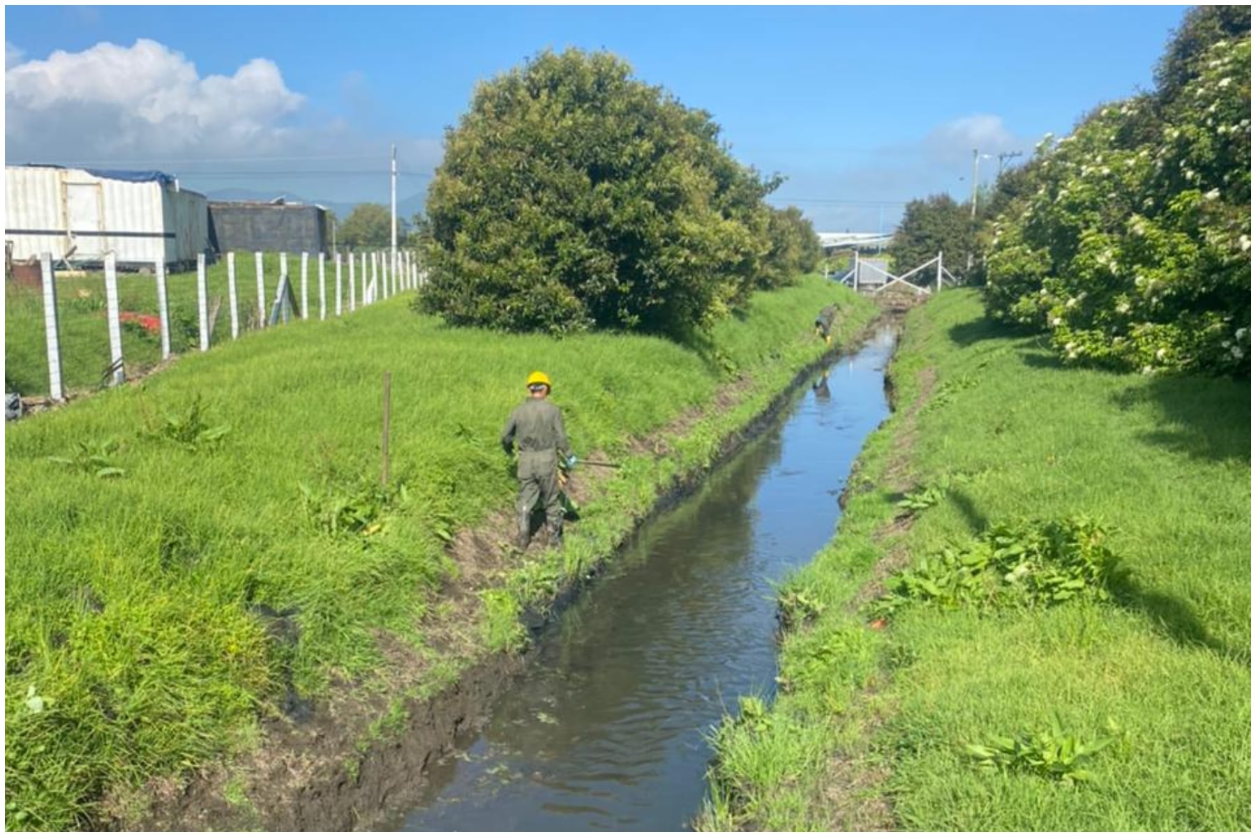 Los trabajos de limpieza manual adelantados en las últimas semanas son claves para retirar el exceso de material vegetal y sólidos sedimentados.