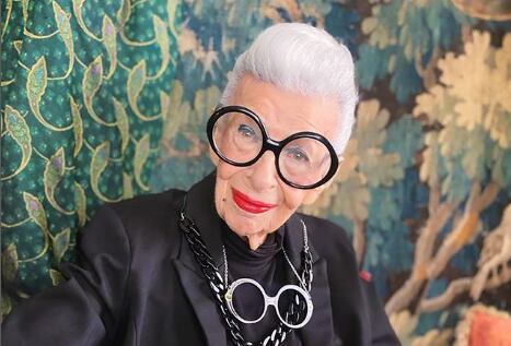 Muere Iris Apfel a los 102 años
