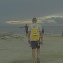 El ganador del Récord Guinness Mauro Salazar conducirá la nueva serie de Viva 'Soy un buen viajero'.