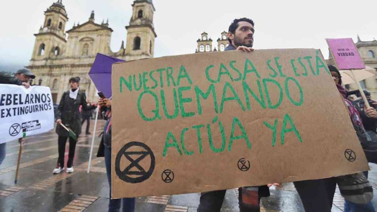 Los manifestantes se reunieron a las 4:00 de la tarde en la Plaza de Bolívar. Fotos: Diana Rey