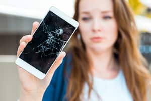 A medida que los teléfonos celulares se vuelven cada vez más omnipresentes en la sociedad, es esencial comprender los hábitos que podrían estar causando daños inadvertidos a la pantalla.