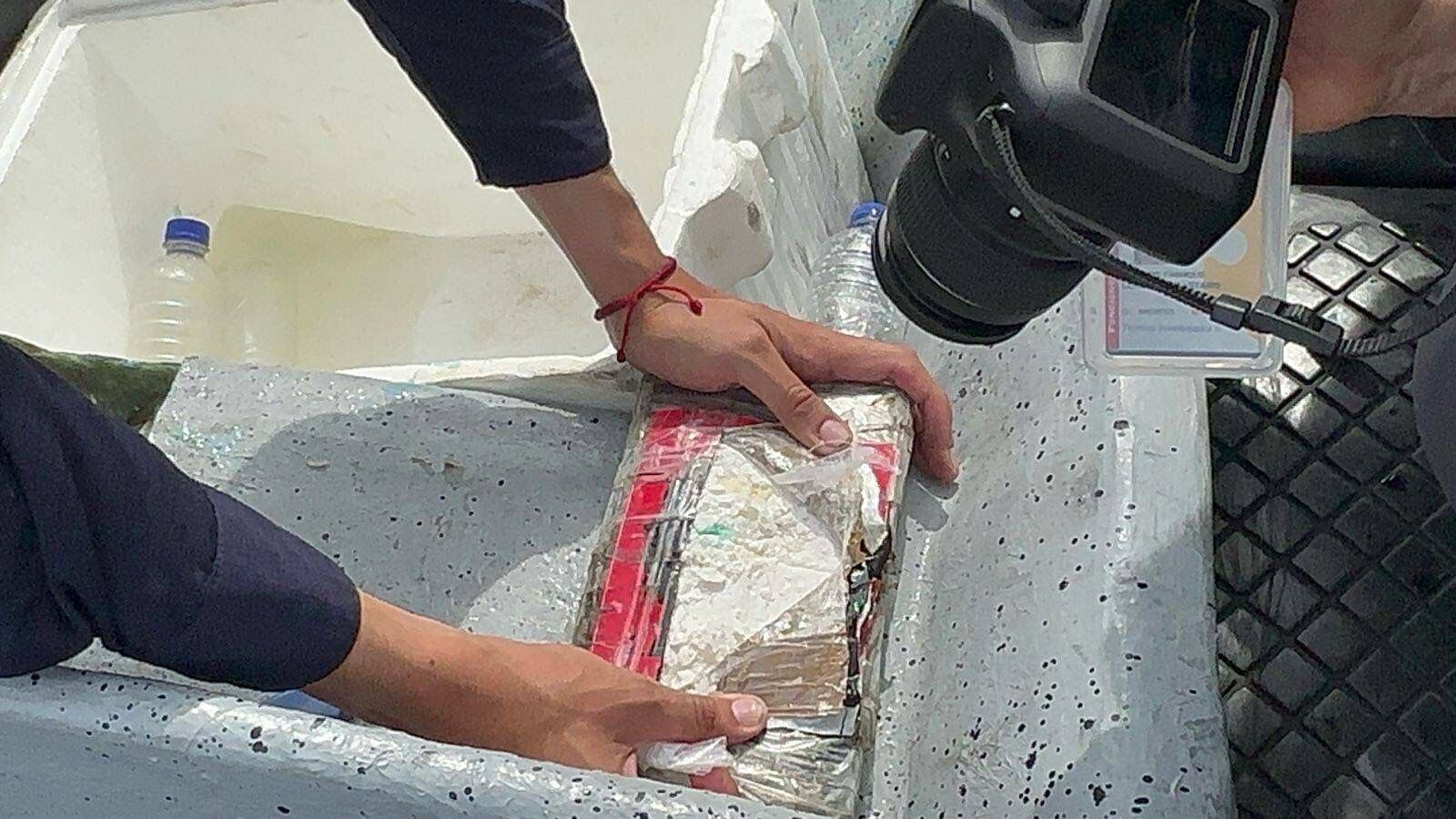 Operaciones conjuntas terminaron en incautación de 1.3 toneladas de coca en el Caribe; así fueron las maniobras de la Armada y la FAC