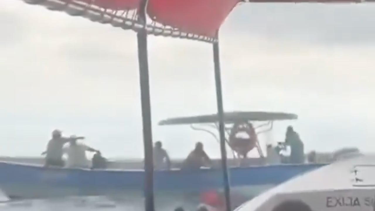 Lancha con turistas se volcó en Santa Marta.