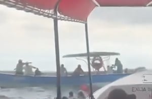 Lancha con turistas se volcó en Santa Marta.