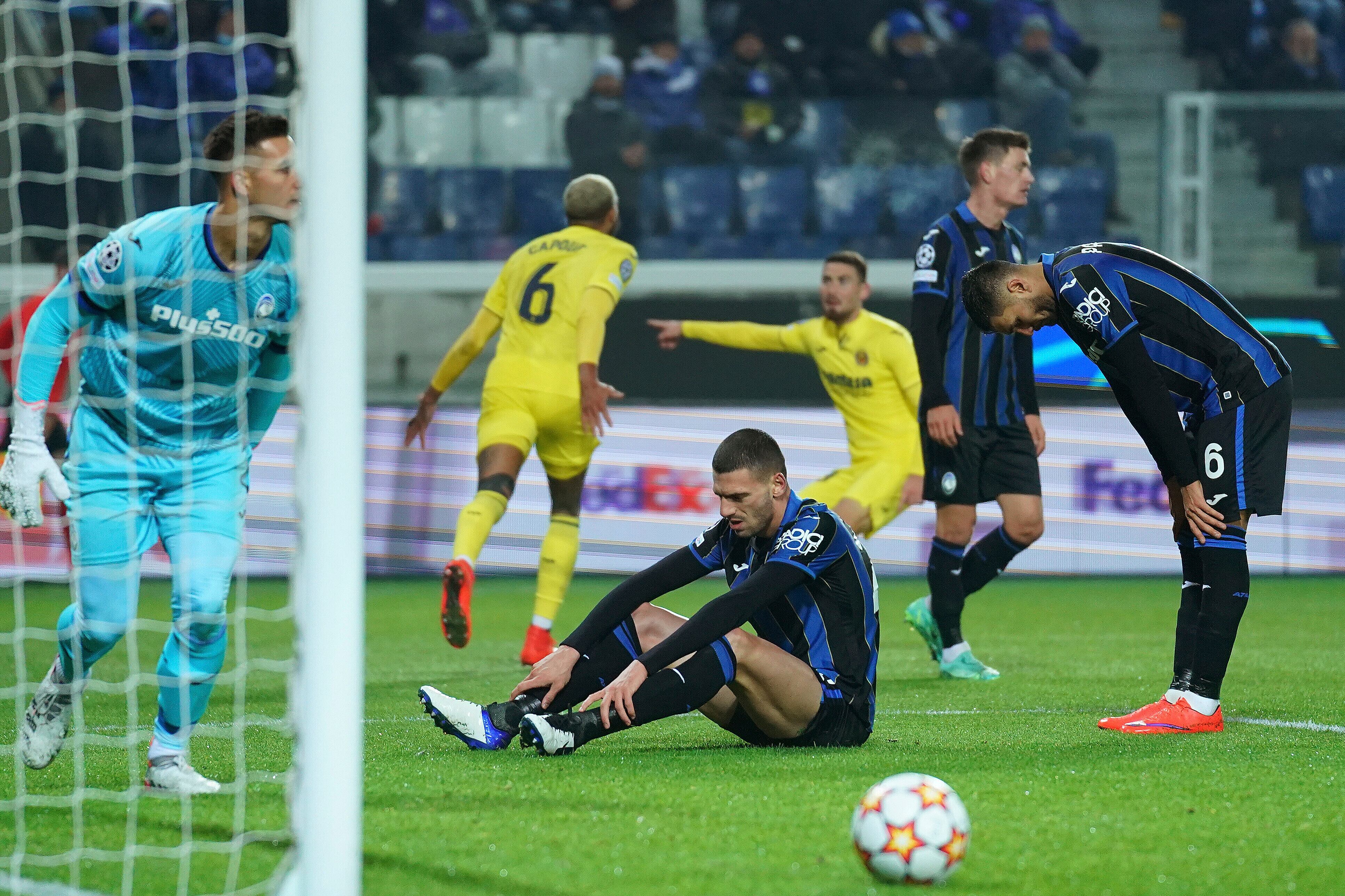 Atalanta's players look dejected after Villarreal scored during the Champions League group F soccer match between Atalanta and Villarreal in Bergamo, Italy, Thursday, Dec. 9, 2021. (Spada/LaPresse via AP)