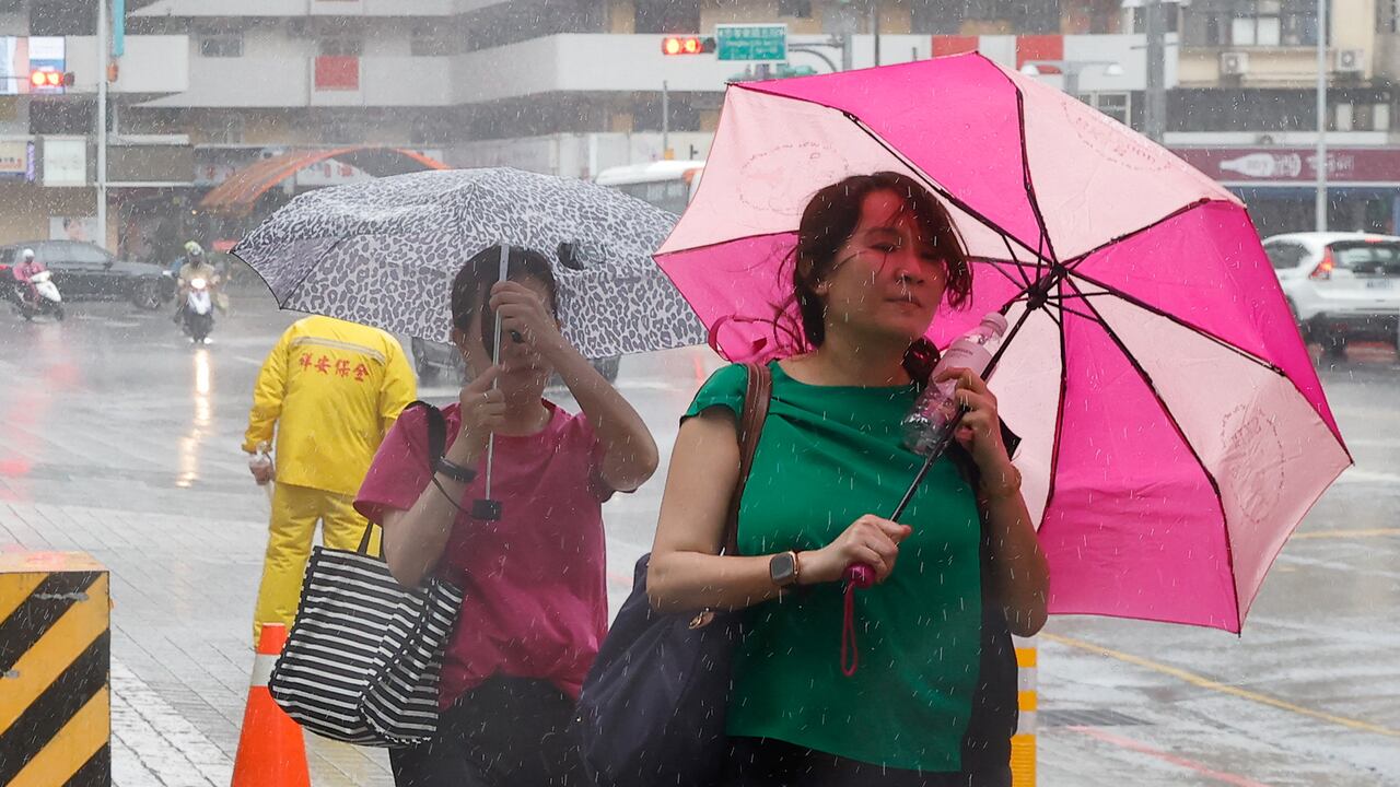 El Tifón Haikui ha ocasionado estragos en el norte de Taiwán durante este fin de semana.