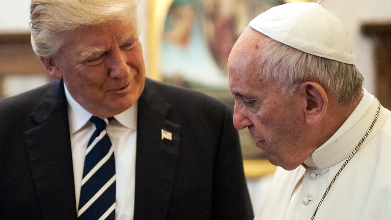 Donald Trump junto al papa Francisco en 2017.