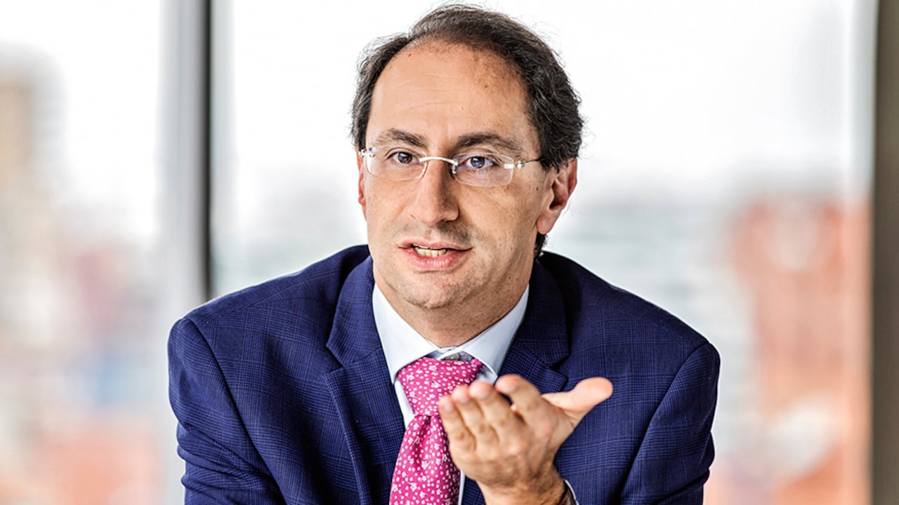 De acuerdo con Latin Finance, el ministro de Hacienda enfrenta dos tareas principales: deshacer el estímulo fiscal en la era posterior a la pandemia y contener la inflación.