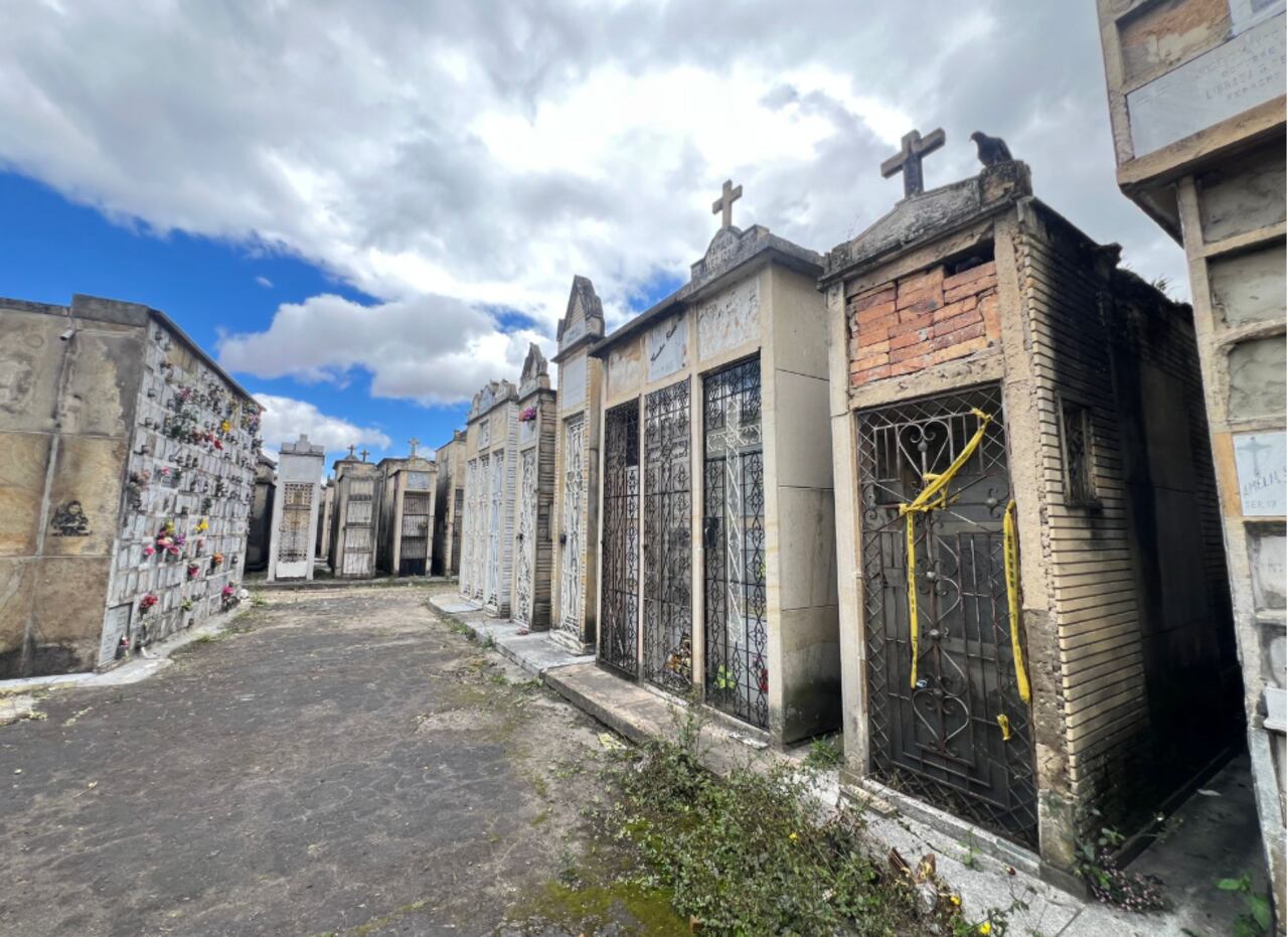 Imágenes del estado en el que se encuentra el cementerio central de Bogotá