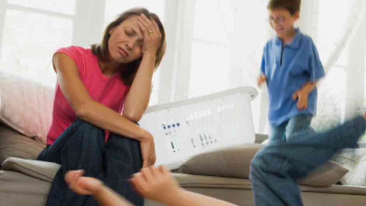 Algunas madrastras pueden tener inconvenientes con los hijastros a la hora de impartir disciplina en el nuevo hogar. Por eso es clave que el padre asuma el control y establezca normas claras.