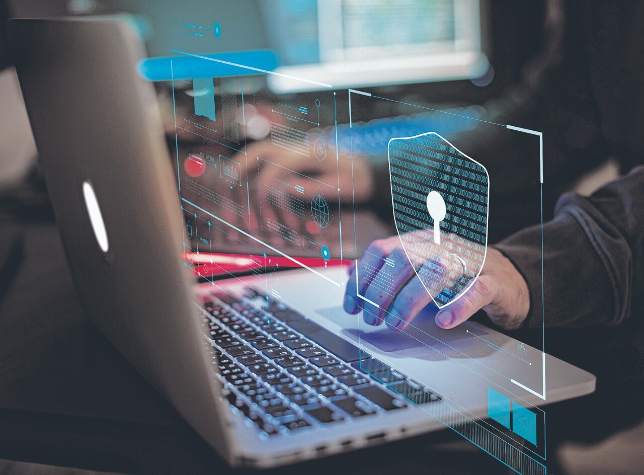 Evite al máximo exponer sus datos personales en redes sociales. Los ciberdelincuentes se aprovechan de eso. 