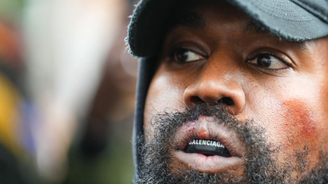 El rapero de 45 años, quien ahora se hace llamar Ye, se refirió al tema durante una entrevista el pasado domingo en el podcast 'Drink Champs', lo que se traduciría al español como “Campeones de la bebida”.