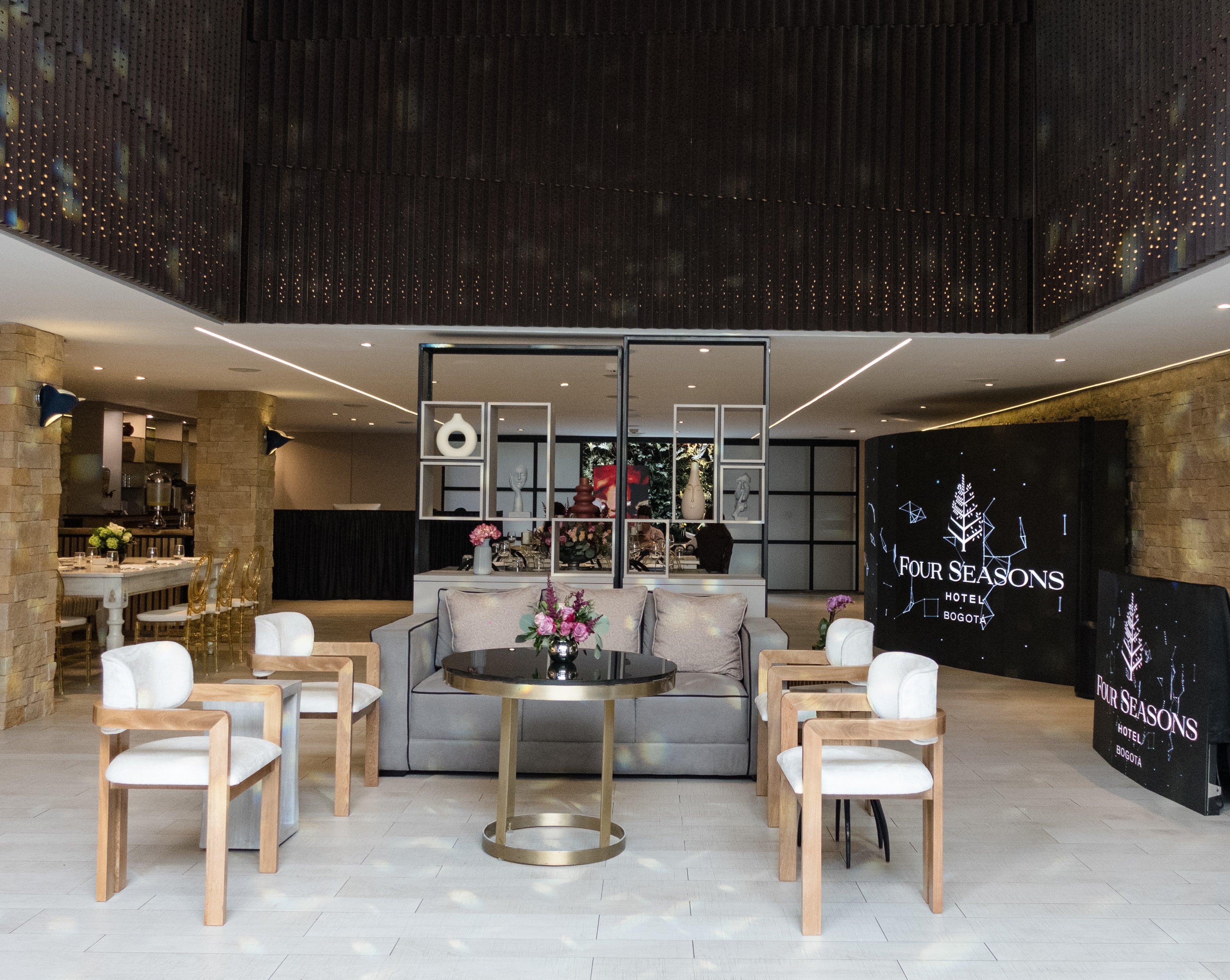 El Salón Ambrosía es un espacio de 200 metros cuadrados que sobresale por su diseño contemporáneo.