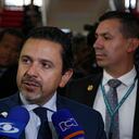 Alto Comisionado para la Paz, Miguel Ceballos
debate de las objeciones presidenciales a la ley estatutaria de la JEP tuvo en vilo al país por varias semanas y el Senado no pudo encontrar la fórmula de desempantanar la votación definitiva. Ante la imposibilidad de tomar una decisión frente a su aprobación o su hundimiento, un acuerdo político decidió dejar en manos de la Corte Constitucional la suerte de las objeciones.
Bogota mayo 2 2019
foto Guillermo Torres Reina / Semana