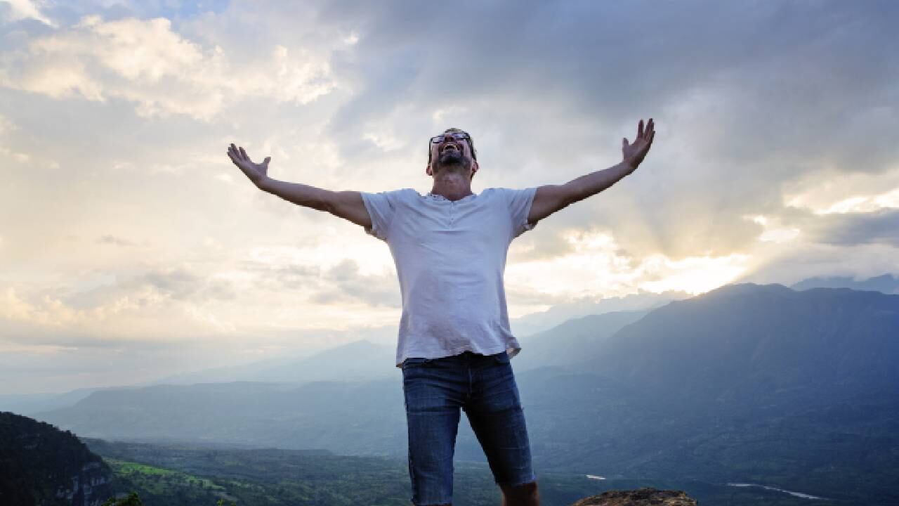 Un eterno debate se da al preguntarnos si tener dinero genera mayor felicidad.