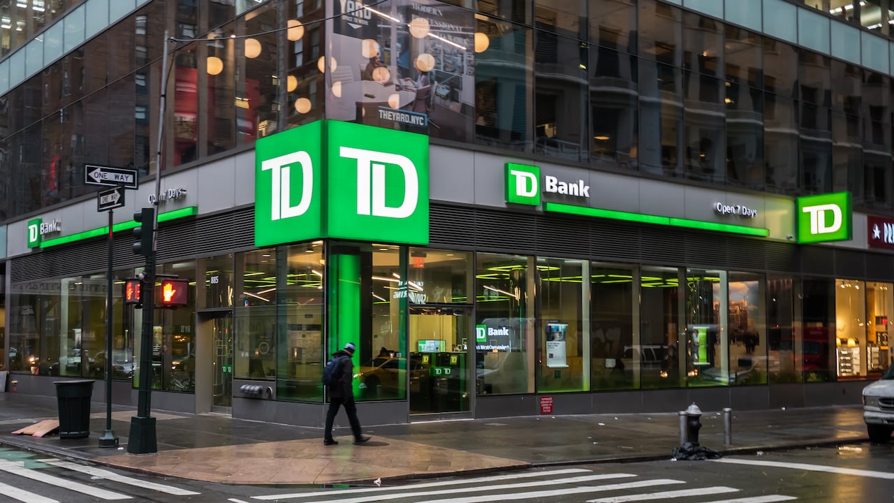 El cierre de sucursales de TD Bank en Estados Unidos evidencia la tendencia nacional hacia una banca cada vez más digital y con menos atención presencial.