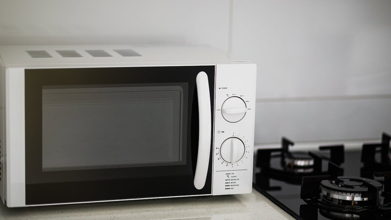 Un microondas mal cuidado puede volverse peligroso.