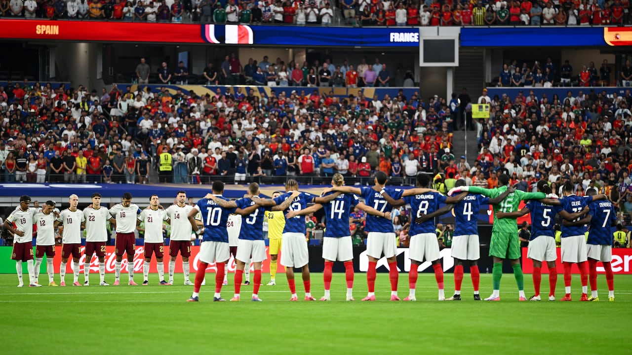 El minuto de silencio en el Francia vs. España rindió homenaje a más de 80 personas fallecidas y más de 400 heridas.