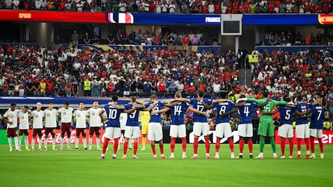 ARLINGTON, TEXAS - JULY 14: Players take a moment of silence to mark the 10th year anniversary of the July 14 terrorist attack in Nice before the FIFA World Cup 2026 Semi Final match between France and Spain at Dallas Stadium on July 14, 2026 in Arlington, Texas. (Photo by Hannah Peters - FIFA/FIFA via Getty Images)