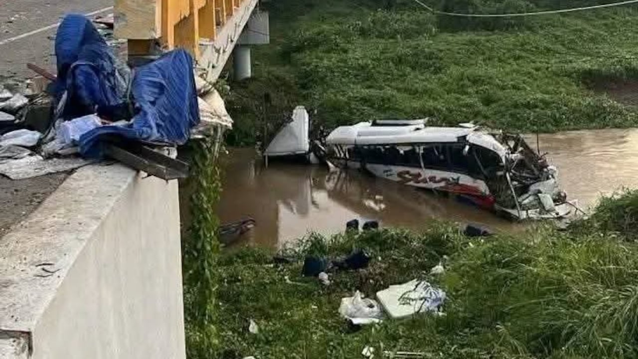 Accidente de agrupación vallenata en el río Ariguaní deja dos muertos y 20 lesionados